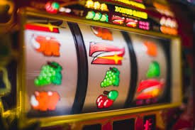 Situasi pengguna sedang mengatur batas permainan dengan fitur responsible gaming pelita4d